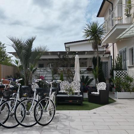 La Brise Hotel Marina di Pietrasanta Exterior photo