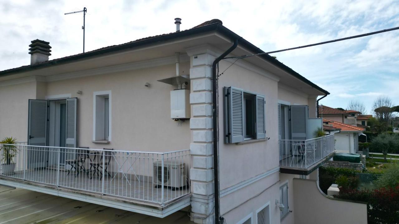La Brise Hotel Marina di Pietrasanta Exterior photo